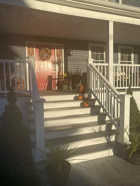 Exterior - 29 Bennett St, Hudson, MA 01749 photo 4 of 9