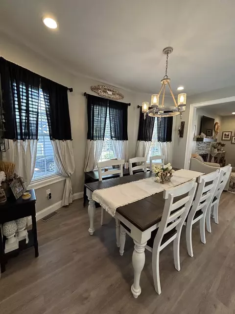 Dining - 29 Bennett St, Hudson, MA 01749 photo 6 of 6