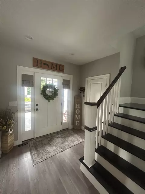 Entry Way - 29 Bennett St, Hudson, MA 01749 photo 1 of 3