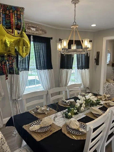 Dining - 29 Bennett St, Hudson, MA 01749 photo 3 of 4