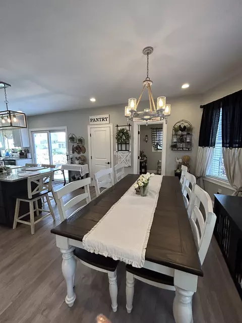 Dining - 29 Bennett St, Hudson, MA 01749 photo 5 of 6