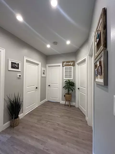 Entry Way - 29 Bennett St, Hudson, MA 01749 photo 2 of 3