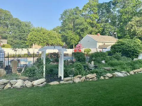 Exterior - 29 Bennett St, Hudson, MA 01749 photo 3 of 9