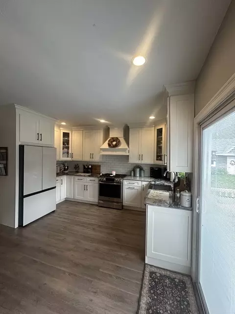 Kitchen - 29 Bennett St, Hudson, MA 01749 photo 2 of 3