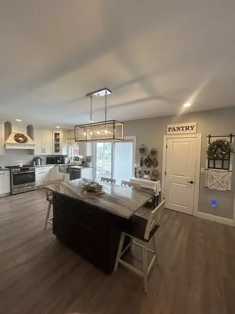 Kitchen - 29 Bennett St, Hudson, MA 01749 photo 1 of 3