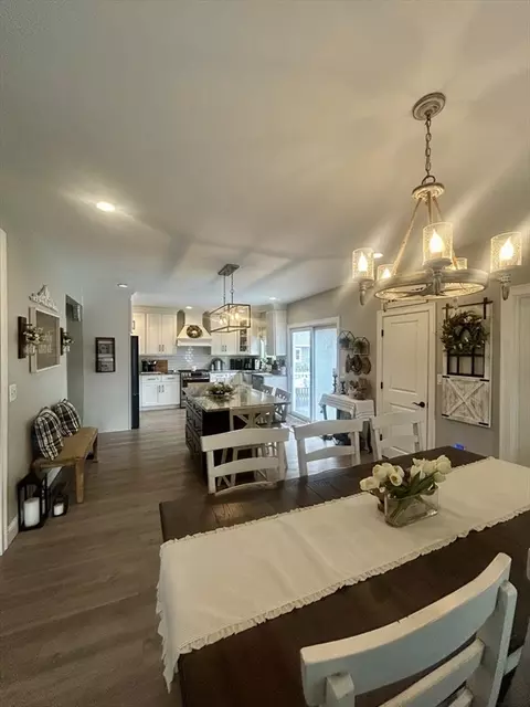 Dining - 29 Bennett St, Hudson, MA 01749 photo 2 of 4