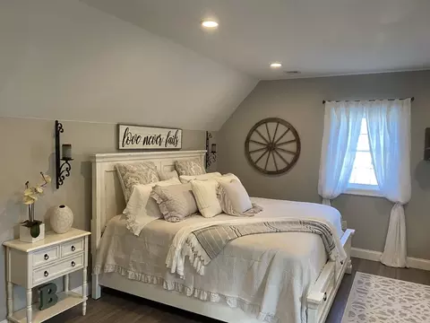Bedroom - 29 Bennett St, Hudson, MA 01749 photo 1 of 2