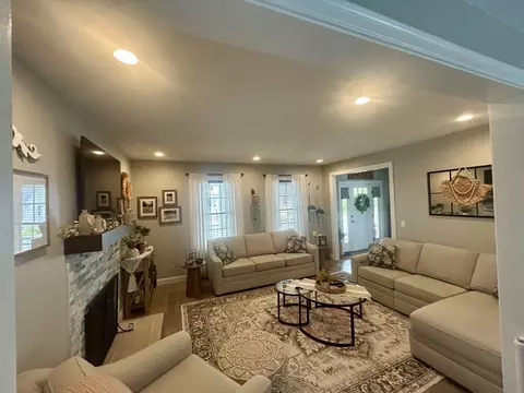 Living - 29 Bennett St, Hudson, MA 01749 photo 1 of 2