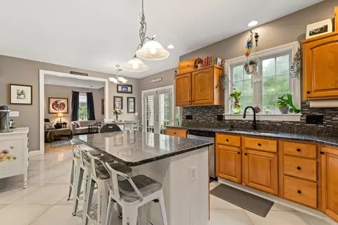 Kitchen - 566 Mendon Rd, Sutton, MA 01590 photo 2 of 3