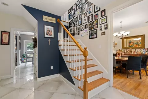 Entry Way - 566 Mendon Rd, Sutton, MA 01590 photo 1 of 2