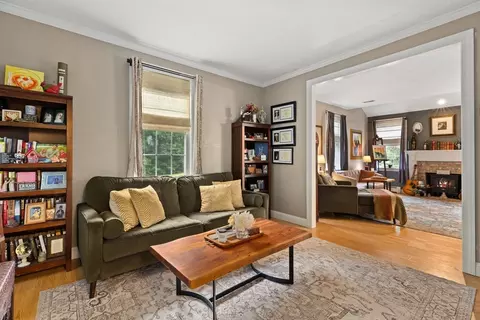 Living - 566 Mendon Rd, Sutton, MA 01590 photo 2 of 3