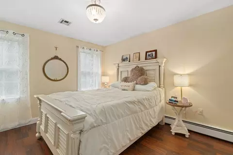 Bedroom - 566 Mendon Rd, Sutton, MA 01590 photo 4 of 7