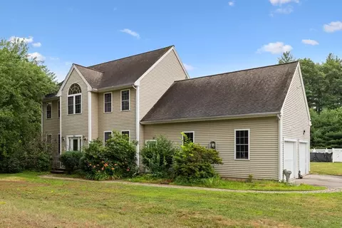 Exterior - 566 Mendon Rd, Sutton, MA 01590 photo 2 of 8