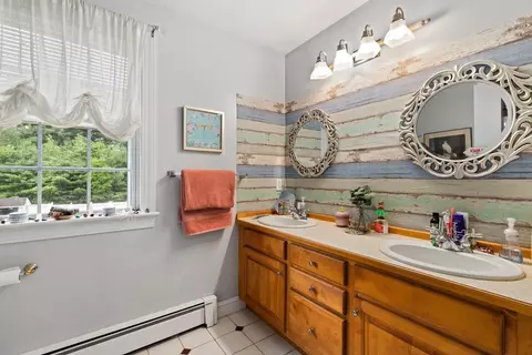 Bath - 566 Mendon Rd, Sutton, MA 01590 photo 2 of 3