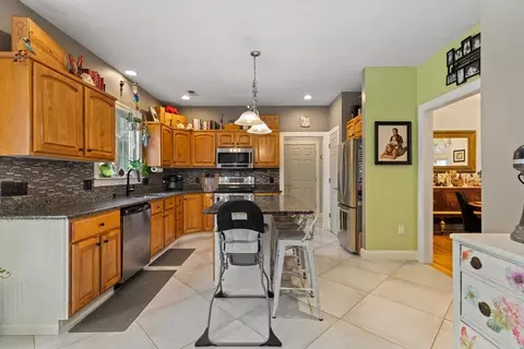 Kitchen - 566 Mendon Rd, Sutton, MA 01590 photo 3 of 3