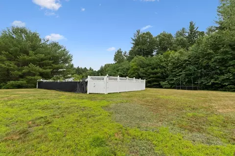 Exterior - 566 Mendon Rd, Sutton, MA 01590 photo 4 of 8