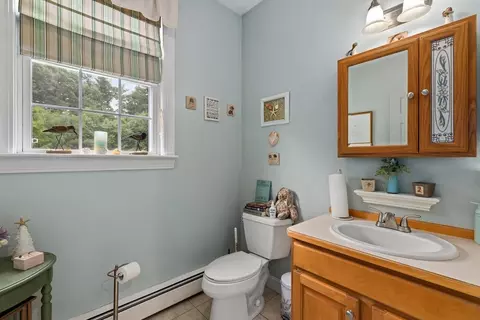 Bath - 566 Mendon Rd, Sutton, MA 01590 photo 1 of 3
