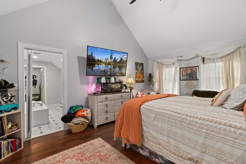 Bedroom - 566 Mendon Rd, Sutton, MA 01590 photo 3 of 7