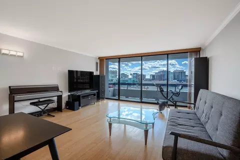 566 Commonwealth #906, Boston, MA 02215