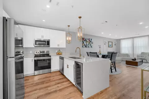 2 Harvest Dr #108, North Andover, MA 01845