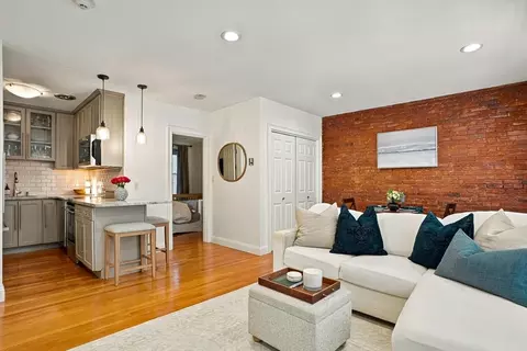 8 Battery St #4, Boston, MA 02109