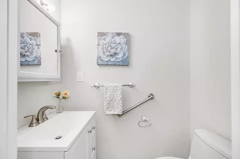 Bath - 22 Maple Ave, Danvers, MA 01923 photo 2 of 4