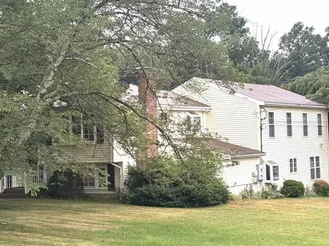 560 Allen Ave, North Attleboro, MA 02760