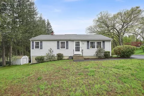 41 Pinewood Ln, Westfield, MA 01085