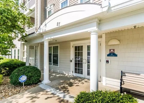 87 Clocktower Dr #203, Waltham, MA 02452