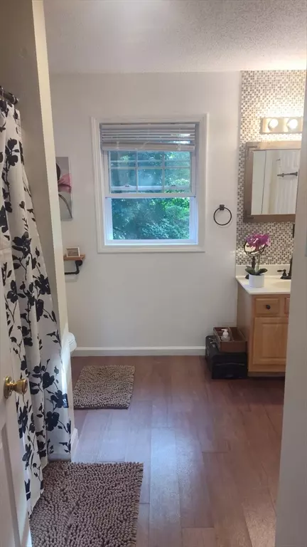 Bath - 142 Jasper, Springfield, MA 01109 photo 1 of 3