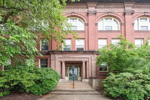 54 Forest St #412, Medford, MA 02155