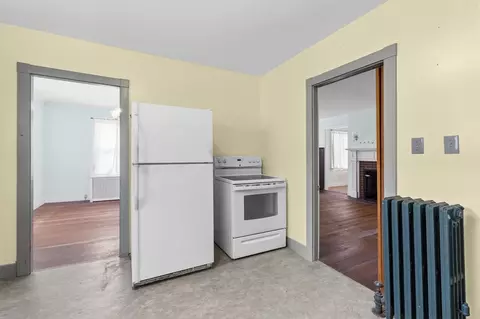 Entry Way - 564 Montgomery St, Fall River, MA 02720 photo 2 of 7