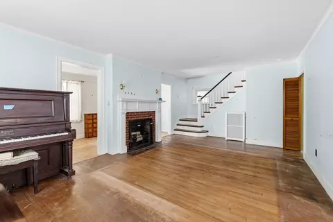 Living - 564 Montgomery St, Fall River, MA 02720 photo 3 of 6