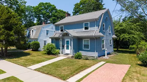 Exterior - 564 Montgomery St, Fall River, MA 02720 photo 2 of 13