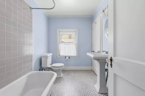 Bath - 564 Montgomery St, Fall River, MA 02720 photo 1 of 1