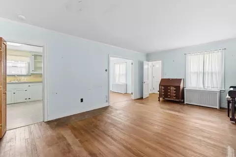 Living - 564 Montgomery St, Fall River, MA 02720 photo 5 of 6