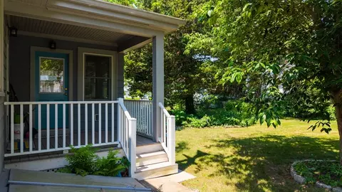 Exterior - 564 Montgomery St, Fall River, MA 02720 photo 4 of 13