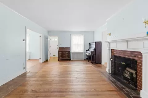 Living - 564 Montgomery St, Fall River, MA 02720 photo 4 of 6