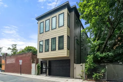 15 Wendeller St #2, Boston, MA 02127