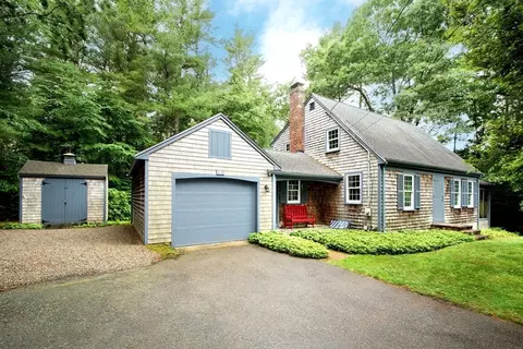 42 Dana Ct, Duxbury, MA 02332
