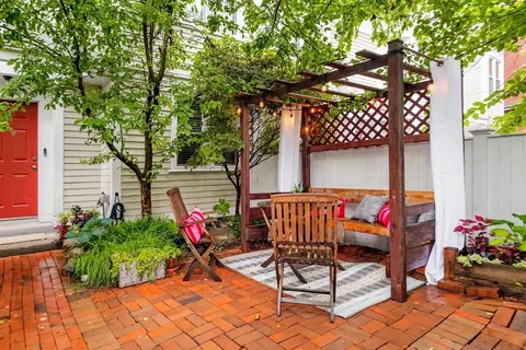 217 Hamilton St #217, Cambridge, MA 02139