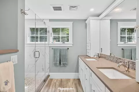 Bath - 105 Bay Rd, Cotuit, MA 02635 photo 3 of 4