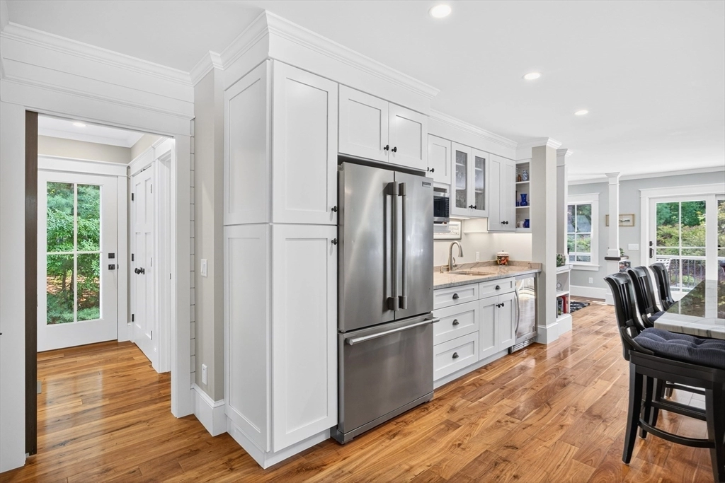 Entry Way - 105 Bay Rd, Cotuit, MA 02635 photo 4 of 4