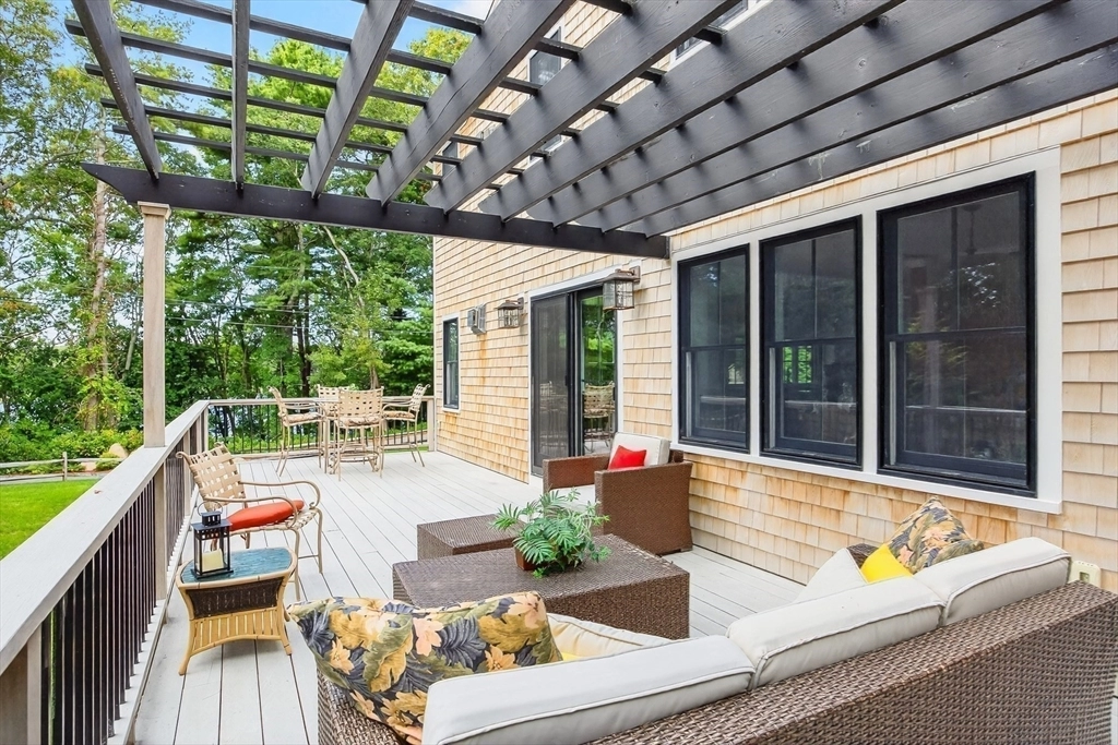Exterior - 105 Bay Rd, Cotuit, MA 02635 photo 4 of 7