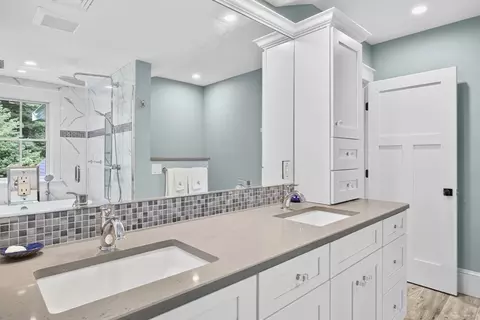 Bath - 105 Bay Rd, Cotuit, MA 02635 photo 1 of 4