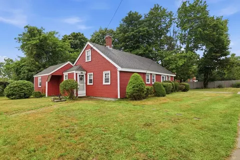 Exterior - 68 Chestnut St, Franklin, MA 02038 photo 4 of 5