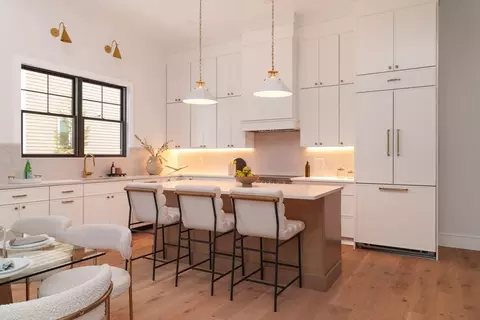 712 Watertown St #712, Newton, MA 02460