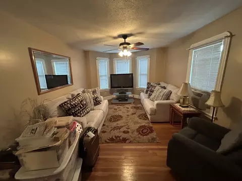 33 Nichols St, Everett, MA 02149 photo 2