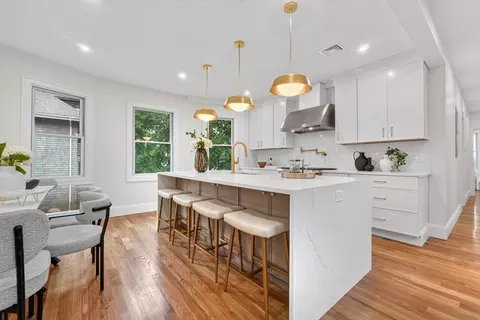 123-125 Mount Vernon St #1, Newton, MA 02465