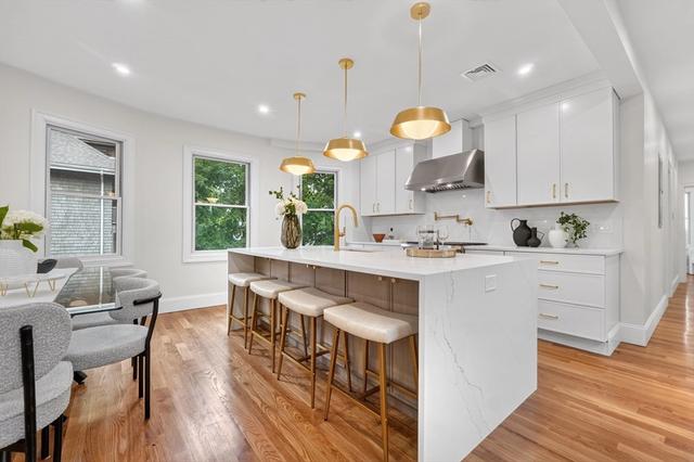 123-125 Mount Vernon St #1, Newton, MA 02465